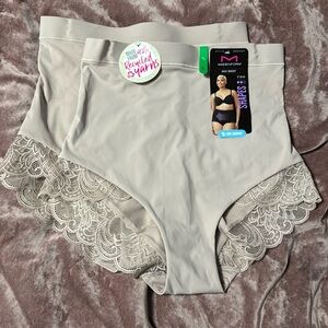 NWT Two maiden form, Shapeware